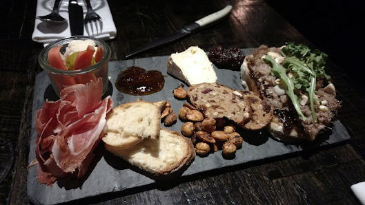 Charcuterie photo of Tar & Roses