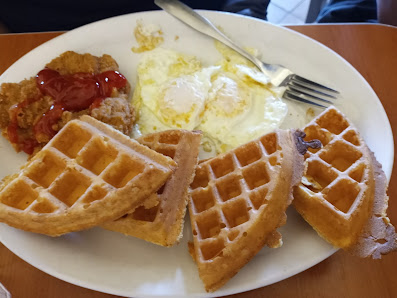 Chicken and waffles photo of Cromwell Diner