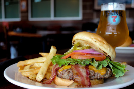 Hamburger photo of Hereford House - Shawnee