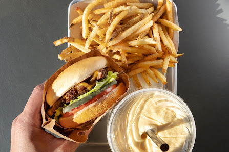 Cheeseburger photo of Elevation Burger