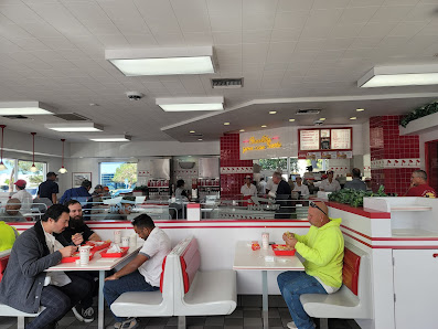 Vibe photo of In-N-Out Burger