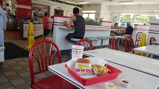 Vibe photo of In-N-Out Burger