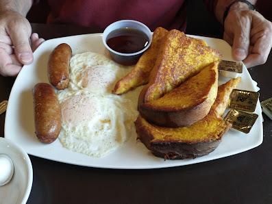 Chicken sandwich photo of Hibernia Diner