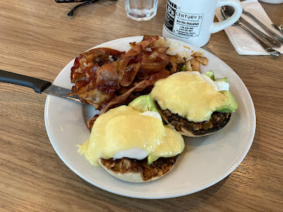 Eggs Benedict photo of Main Street Diner