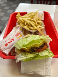 Lettuce photo of In-N-Out Burger
