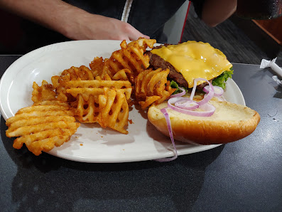 Chicken sandwich photo of Friendly's