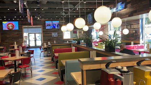 Videos photo of Fuddruckers