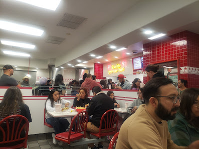 Vibe photo of In-N-Out Burger