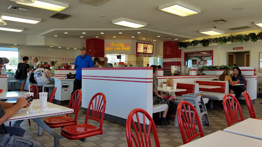 Vibe photo of In-N-Out Burger